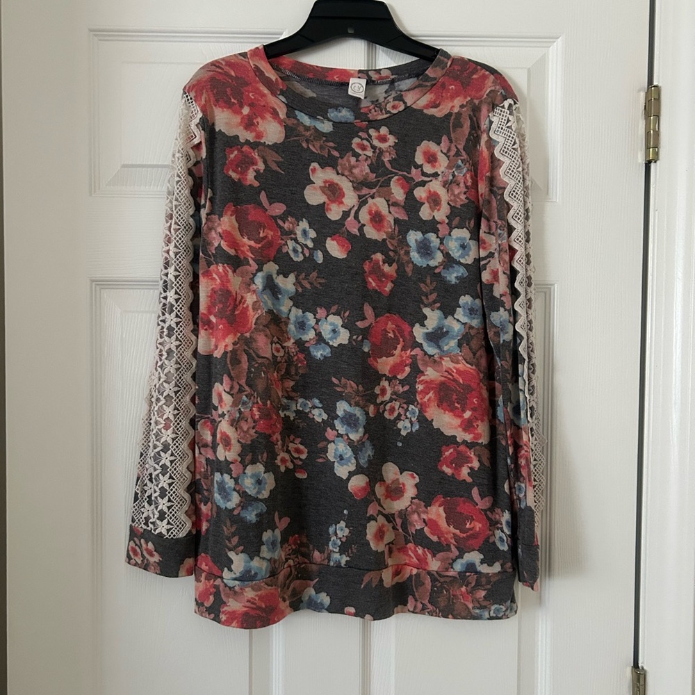 Floral Lace Sleeve Top - Gray and Red
